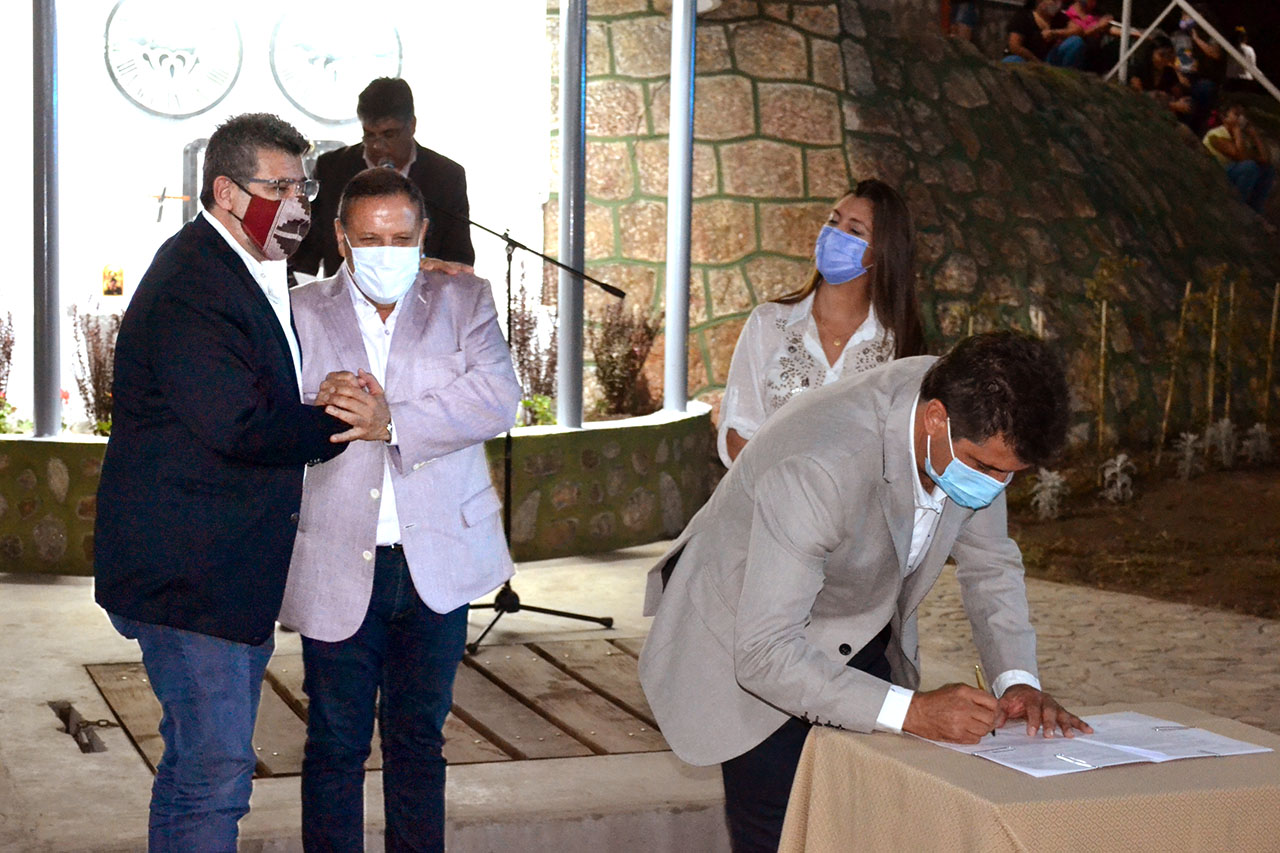 Firma de convenio aminga