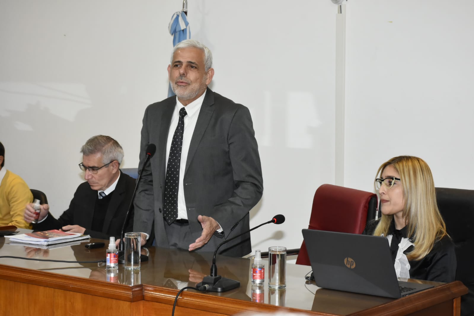 Kito Saul con jueces de paz lego