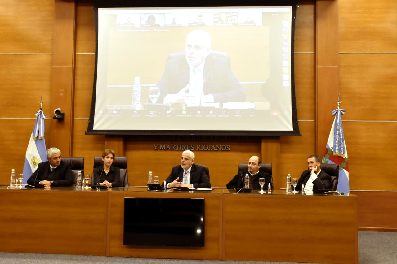 adevrsarial autoridades1