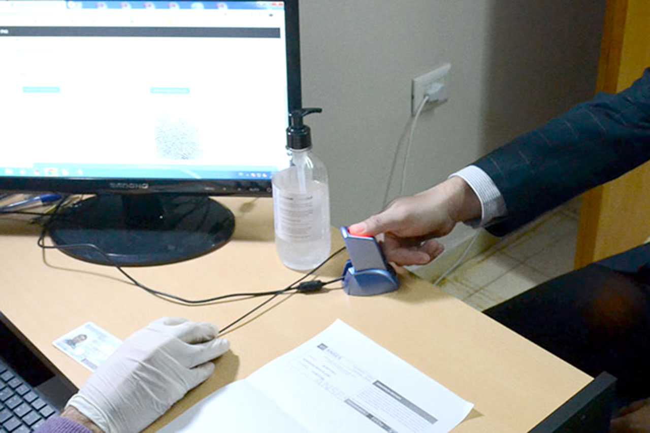 dedo en firma digital