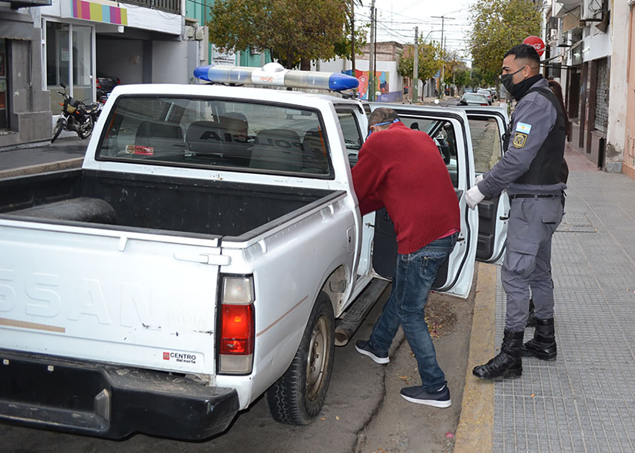 detenido en camioneta