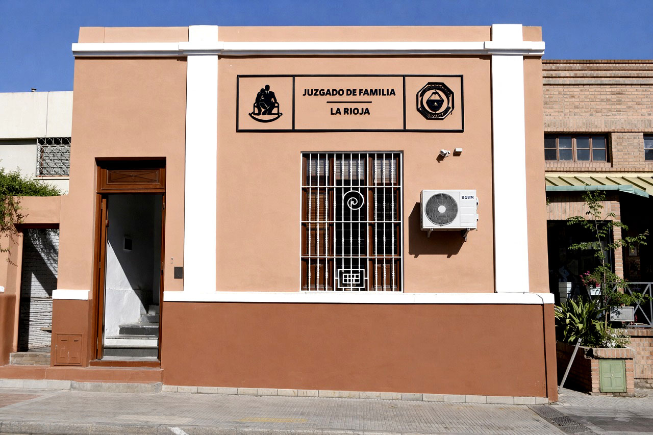 frente del juzgado de familia