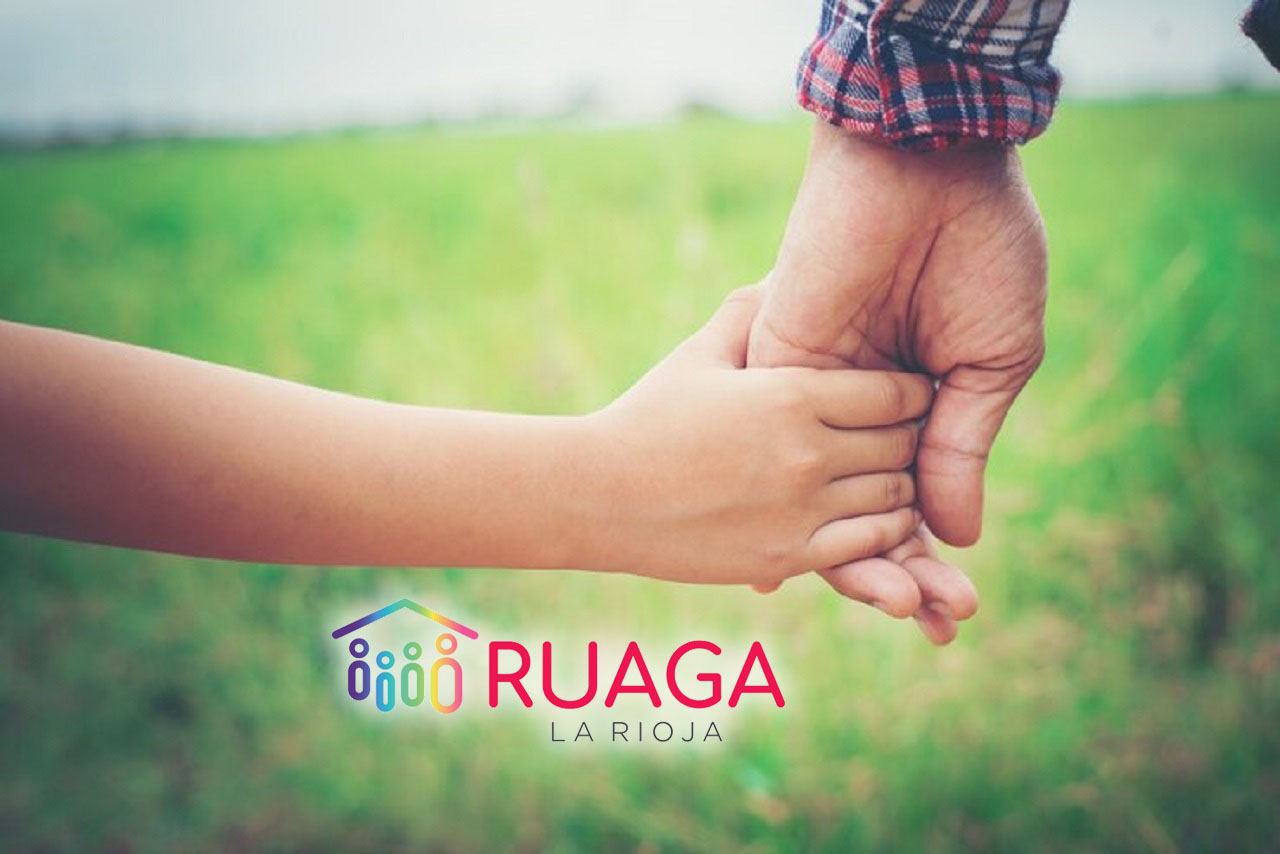 padre-su-hija-mano 1